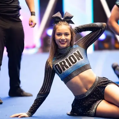 Cheerleading Uniform Two Piece Long Sleeve Elastic Waist Spandex Bright Color Youthful Cheer Outfit